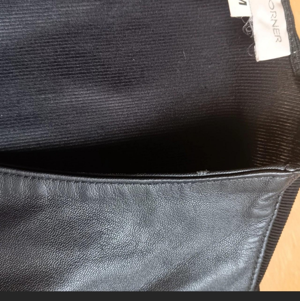 Women's Black Leather Vest - Picture 7 of 7